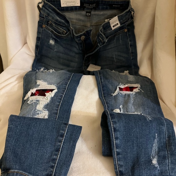 Judy blue distressed Buffalo plaid jeans. New with tags. Size 0/24(size4). - Picture 2 of 7